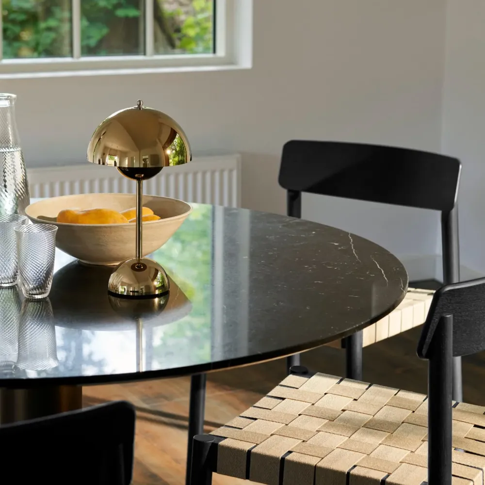 Flowerpot VP9 Oppladbar Bordlampe Brass