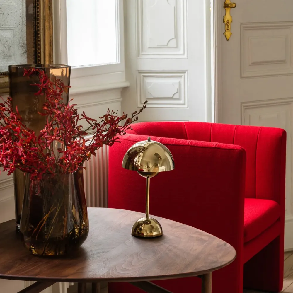 Flowerpot VP9 Oppladbar Bordlampe Brass
