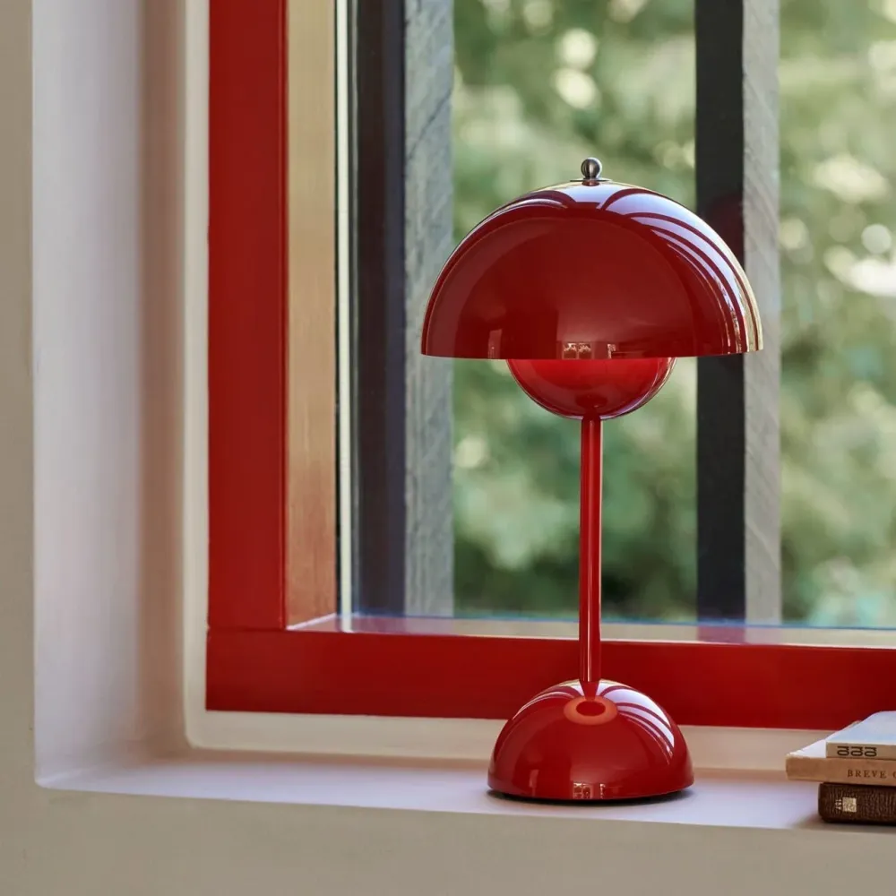 Flowerpot VP9 Oppladbar Lampe Vermilion Red