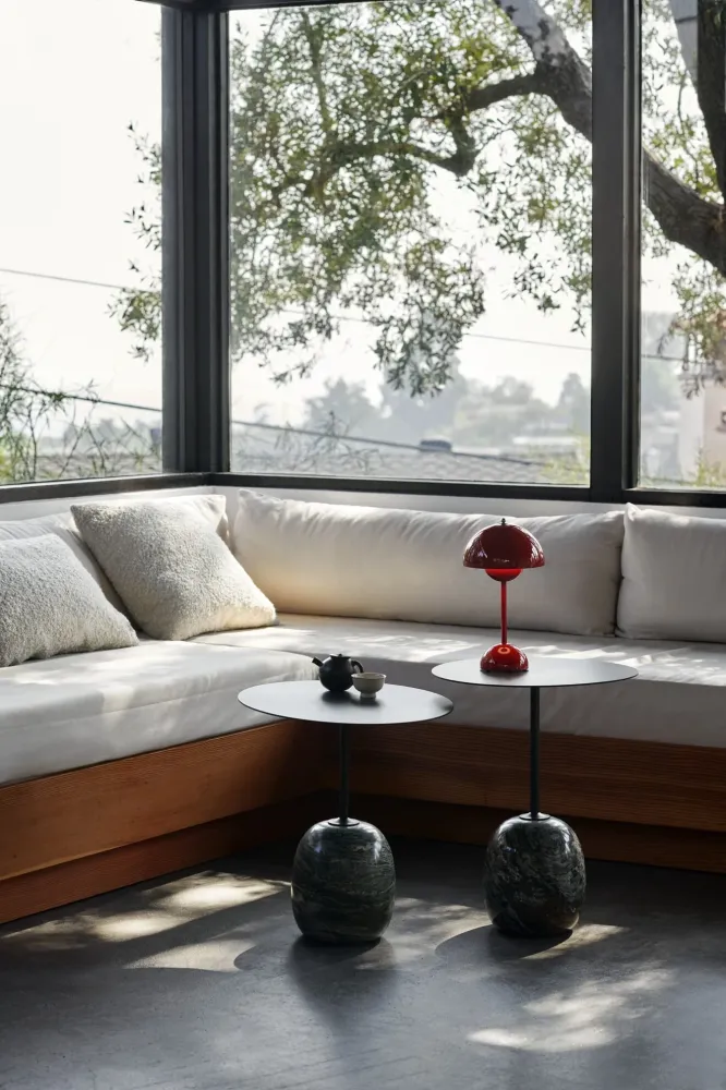 Flowerpot VP9 Oppladbar Lampe Vermilion Red