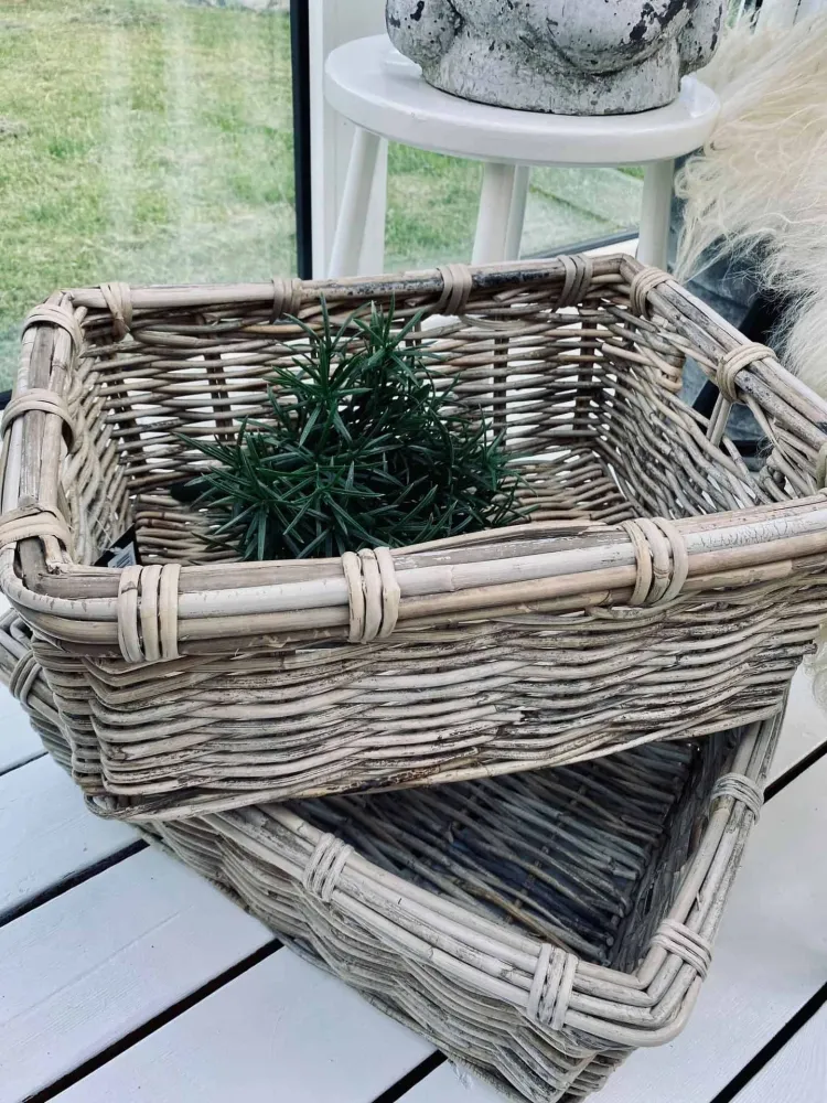 Kurv / kasse i kraftig rattan – Stor