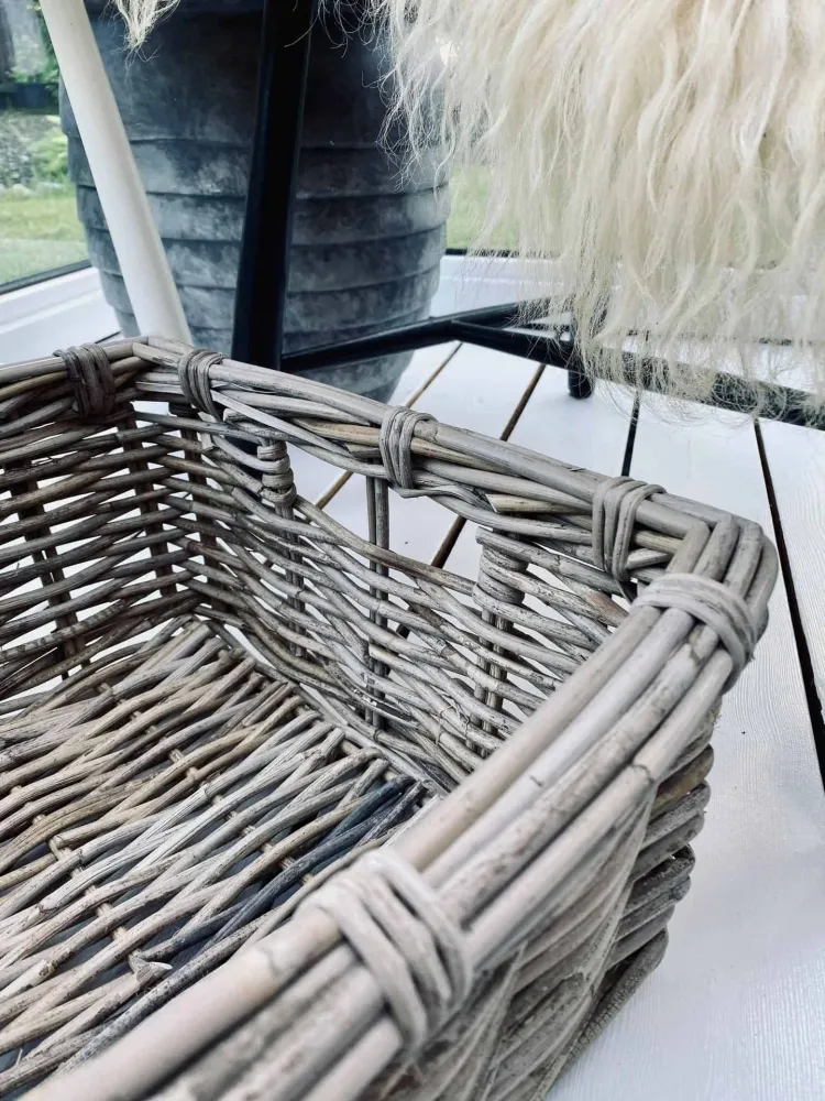Kurv / kasse i kraftig rattan – Stor