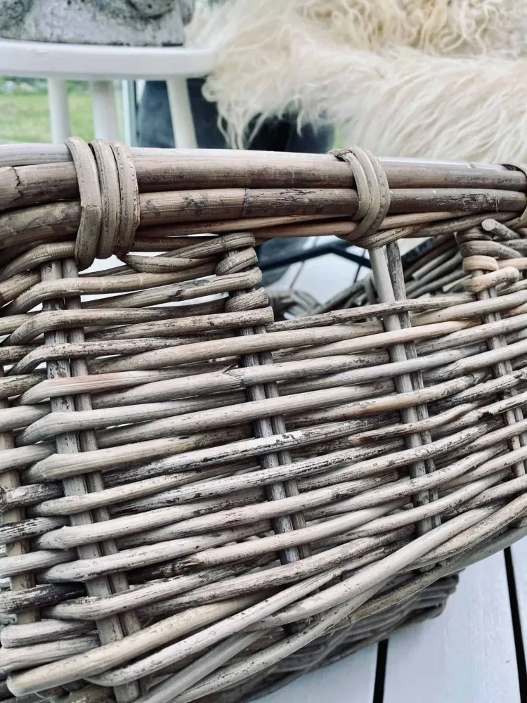 Kurv / kasse i kraftig rattan – Stor