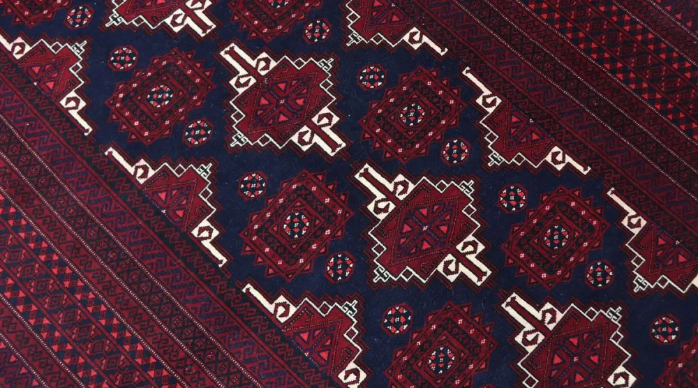 Balutsj-teppe - 205 x 127 cm - mørk rød