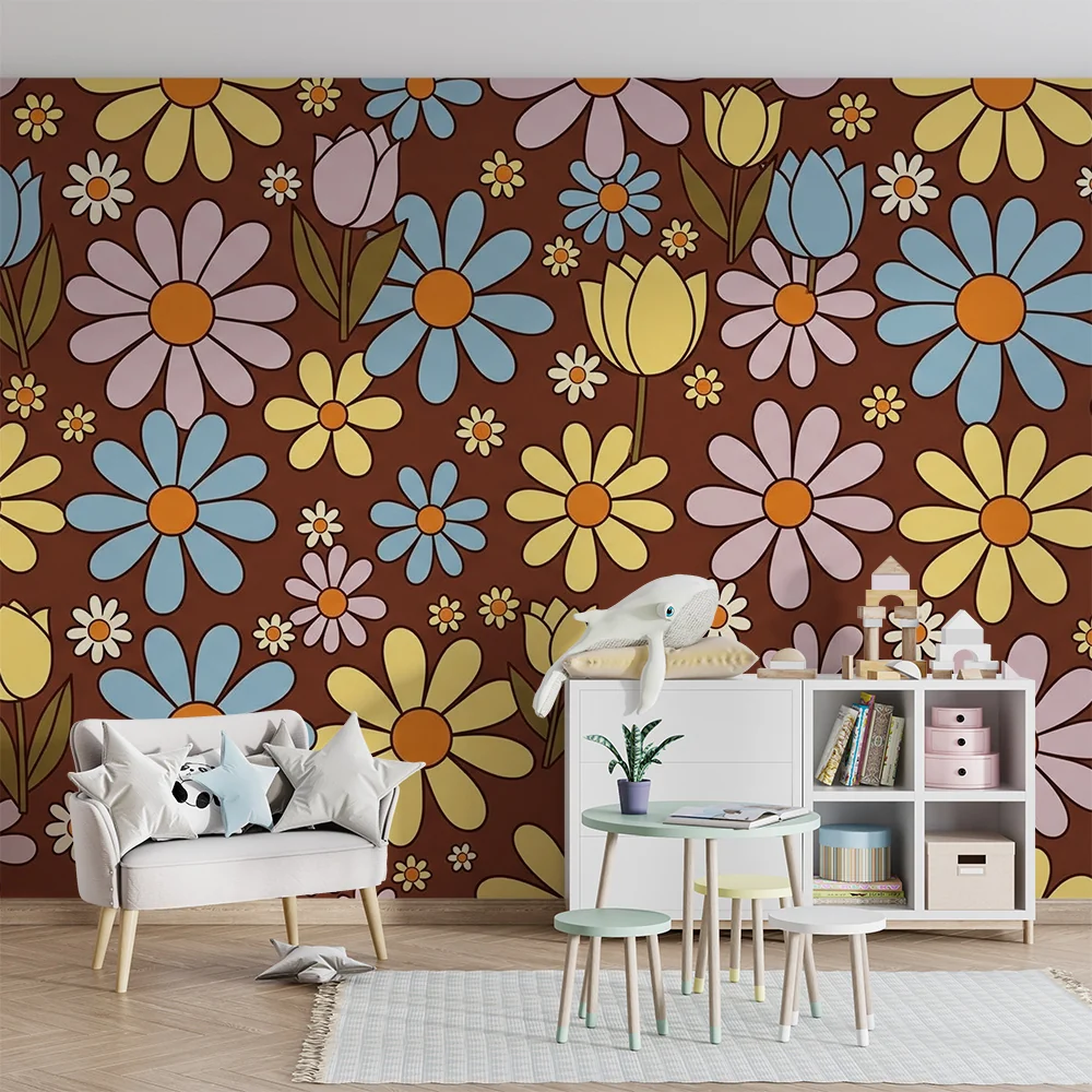 Barnetapet med fargerike blomster på brun bakgrunn – skaper en gledelig stemning