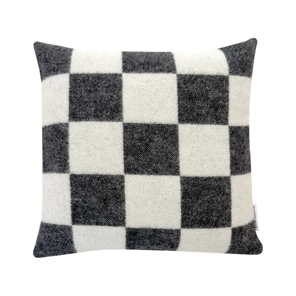 Checkerboard Pyntepute ull black white