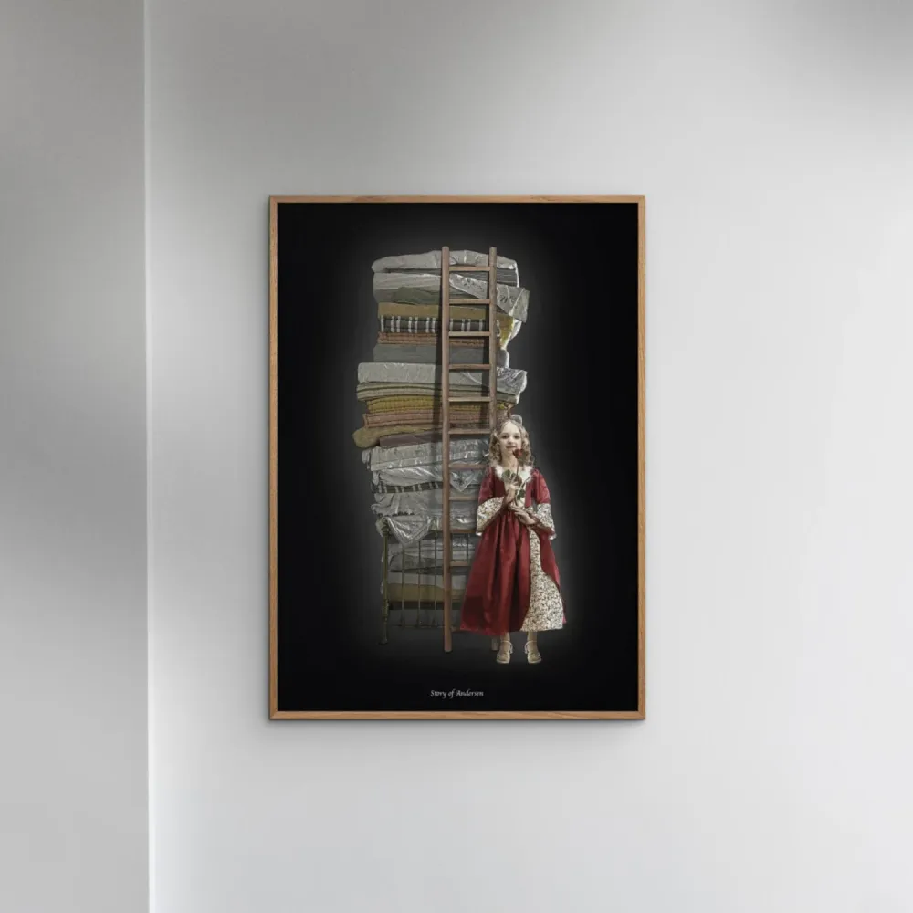 Poster & Frame Story Andersen - Prinsessen På Ærten - Hvid/Sort Baggrund