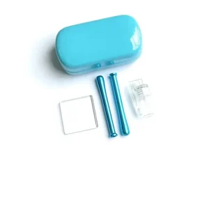 Set Hellblå – Elegant hardt etui med dispenser, trekkerør og mini glassplate
