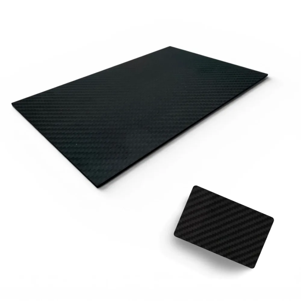 Sett: Karbonfiberunderlag (22x14cm) & Hack-kort – Elegant design