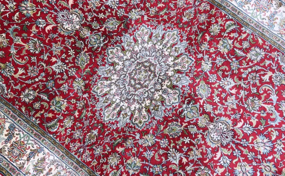Silketeppe - Kashmir silke - 149 x 90 cm - mørk rød