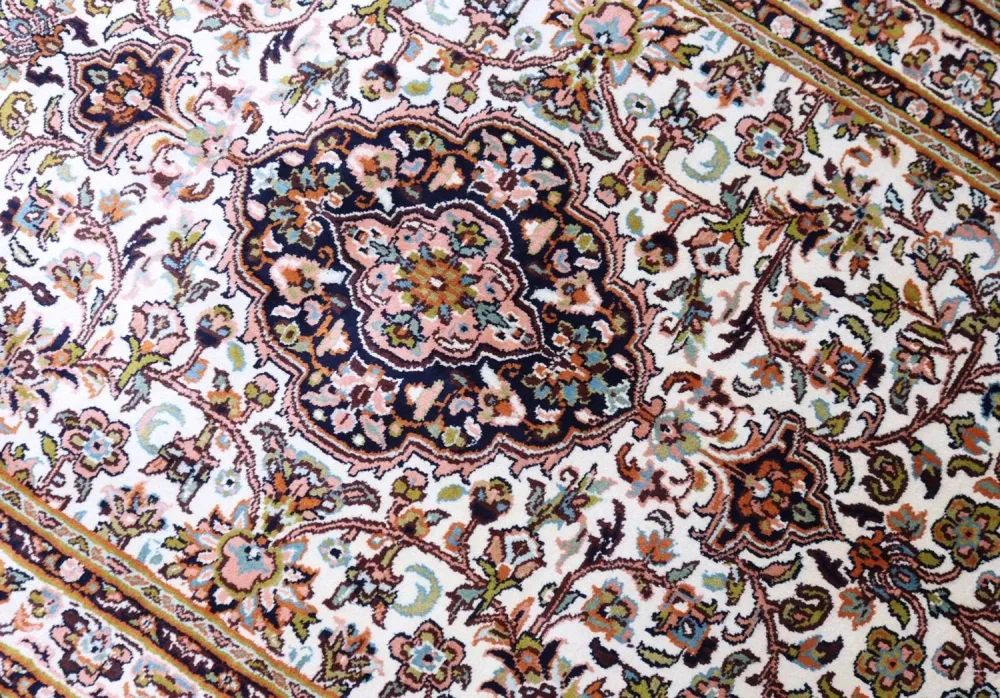 Silketeppe - Kashmir silke - 154 x 93 cm - beige