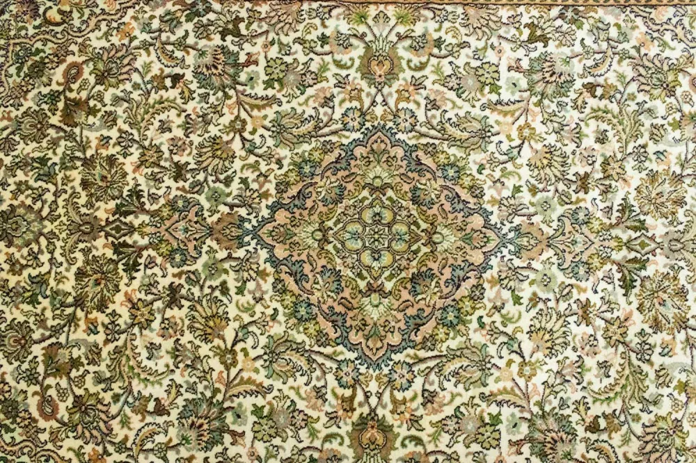 Silketeppe - Kashmir silke - 183 x 125 cm - beige