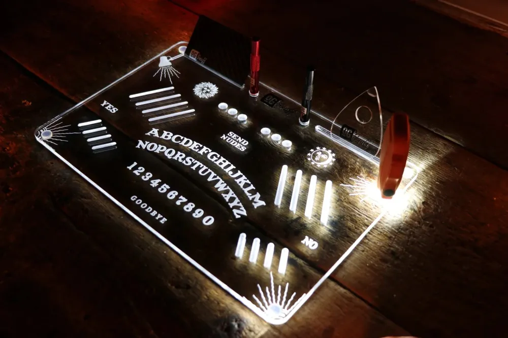 OG SNUFF Snuff Board „Ouija Edition“ – Gravert spiritustav inkludert planchette-skje