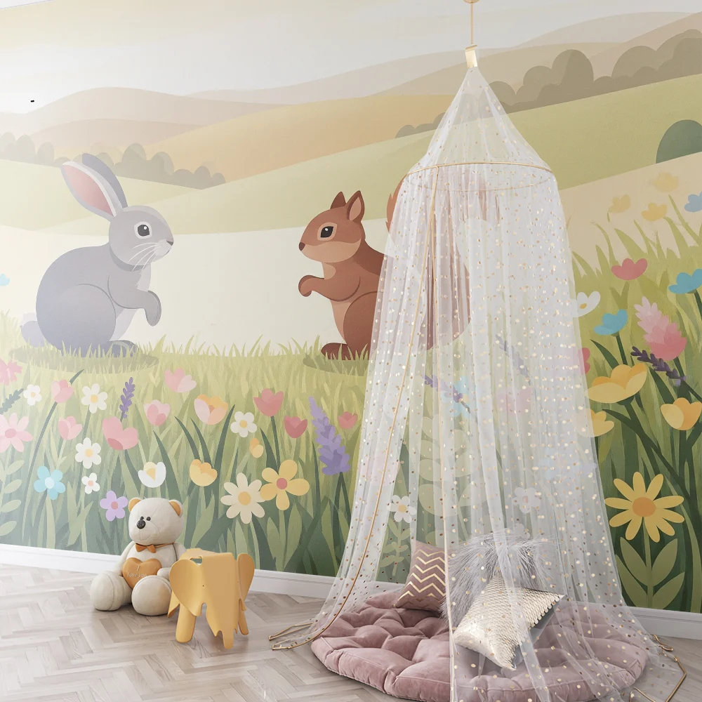 Tapet barnerom | Kanin og ekorn i et blomsterfelt