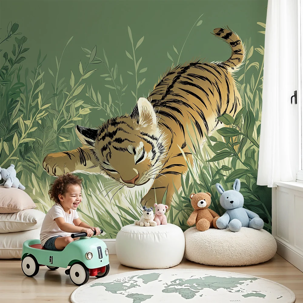 Tapet barnerom | Liten tiger som leker i den frodige jungelen