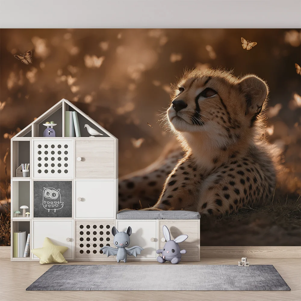 Tapet barnerom | Reflekterende gepard omgitt av gullfargede sommerfugler