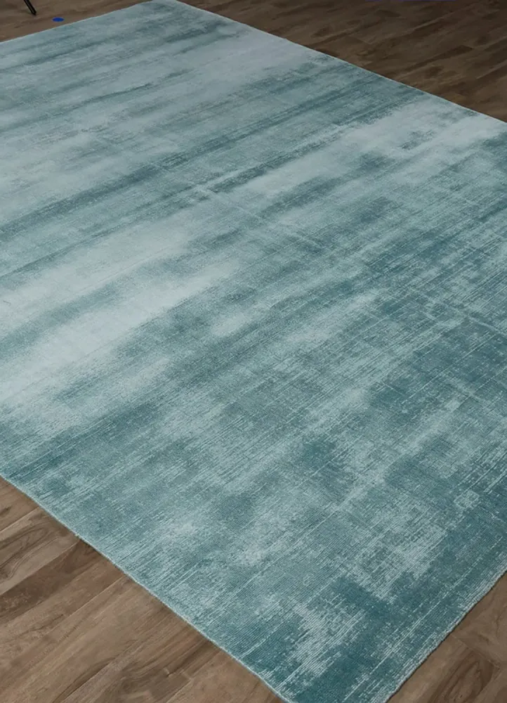 Teppe - 683 x 413 cm - lyseblå
