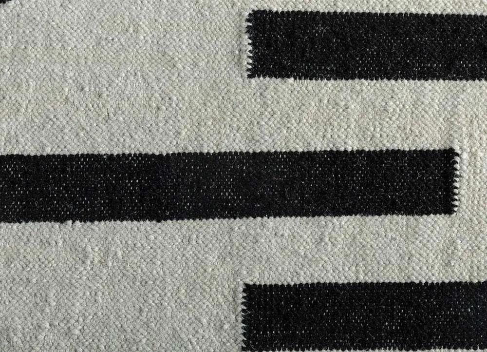 Ullteppe - 240 x 150 cm - svart og hvitt