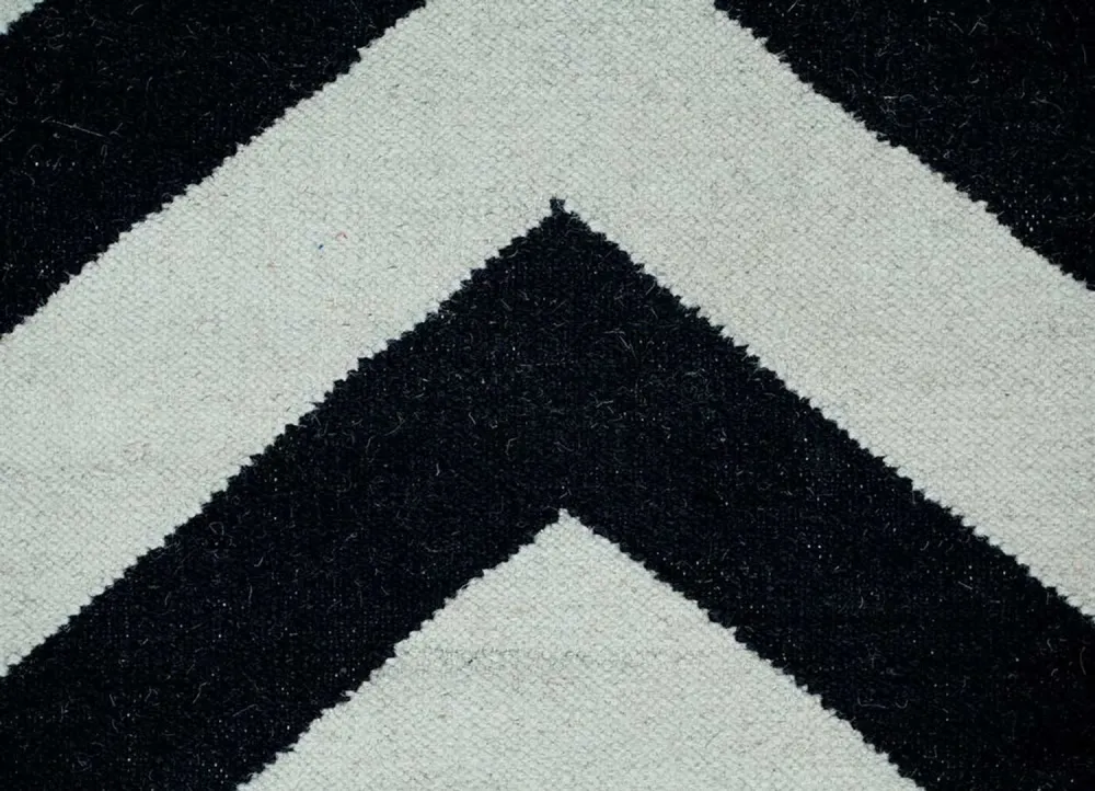 Ullteppe - 240 x 150 cm - svart og hvitt