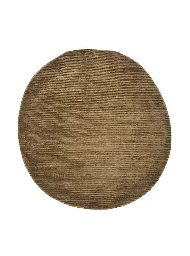 Ullteppe spesiell form - 210 x 165 cm - mørk beige