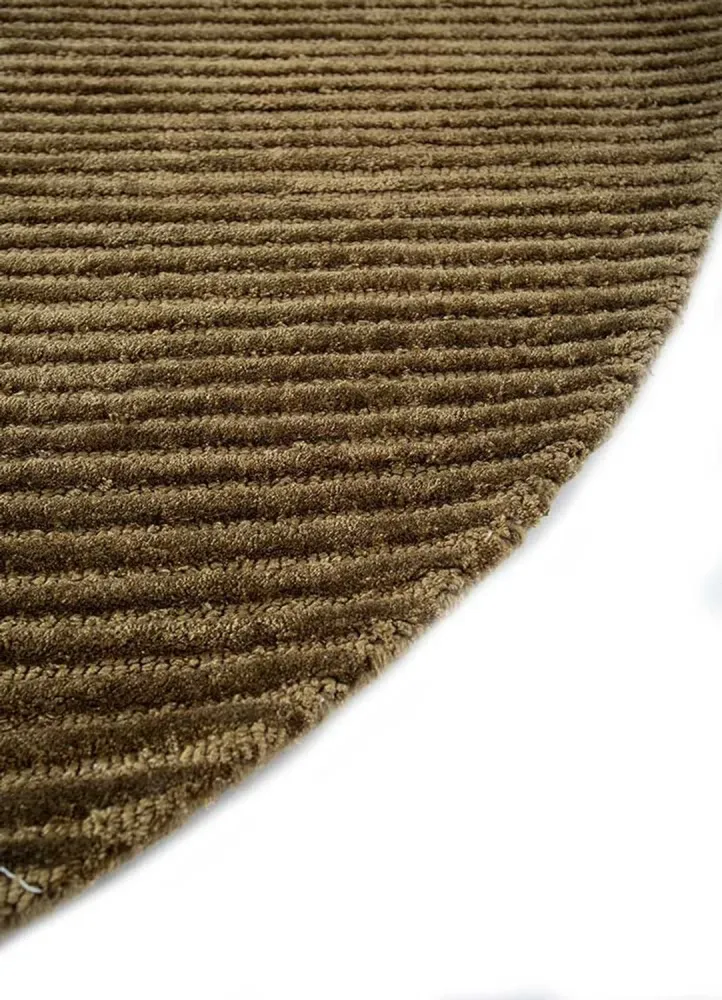 Ullteppe spesiell form - 210 x 165 cm - mørk beige