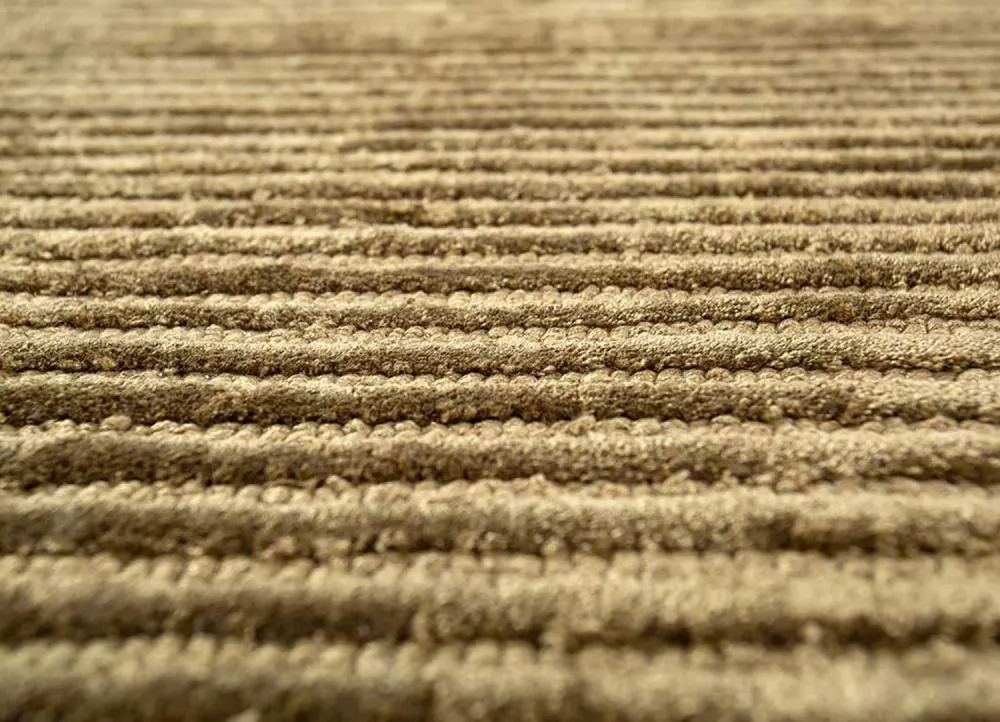 Ullteppe spesiell form - 210 x 165 cm - mørk beige