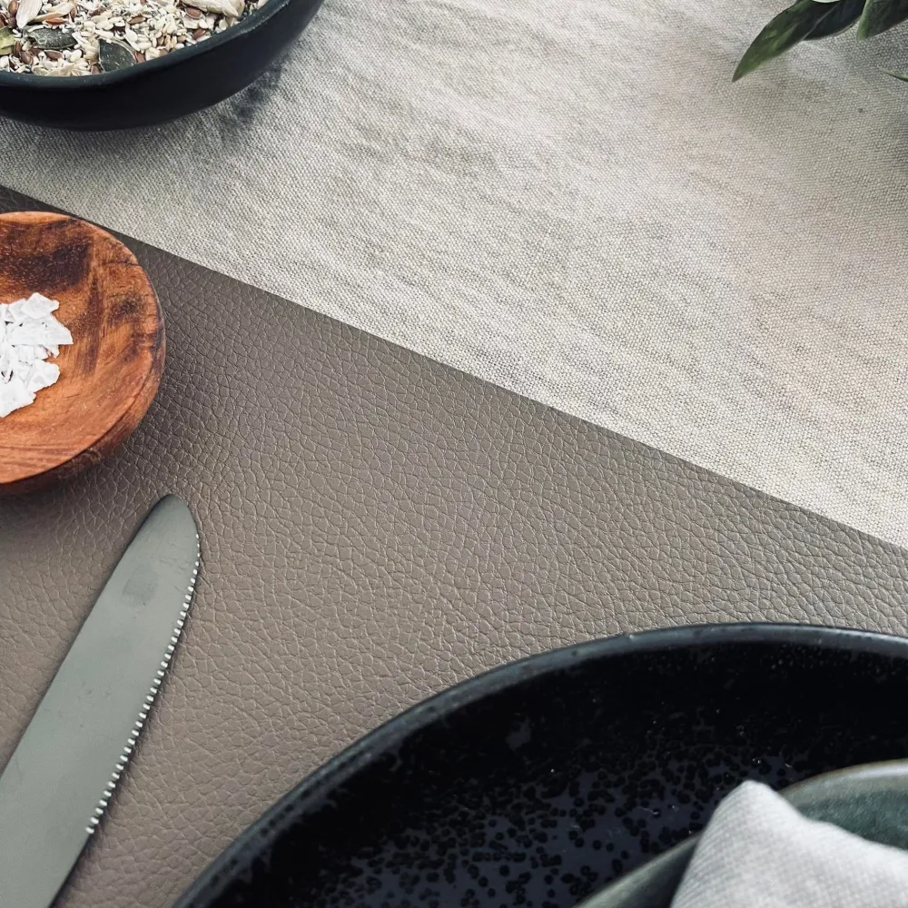 Bordbrikke – 30×45 Taupe