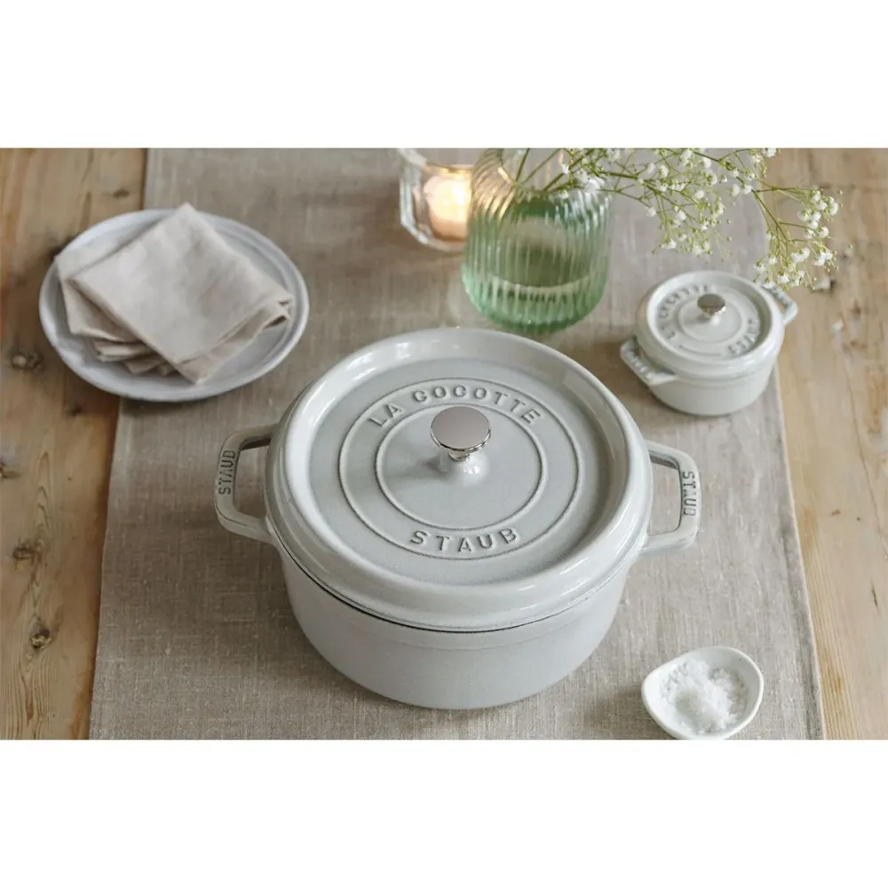 Cocotte Gryte 22cm / 2,6l, Rund, White Truffle, Støpejern - STAUB 🇫🇷