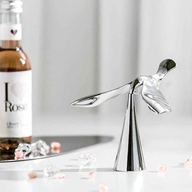 Flaskeåpner med flygende fugl design
