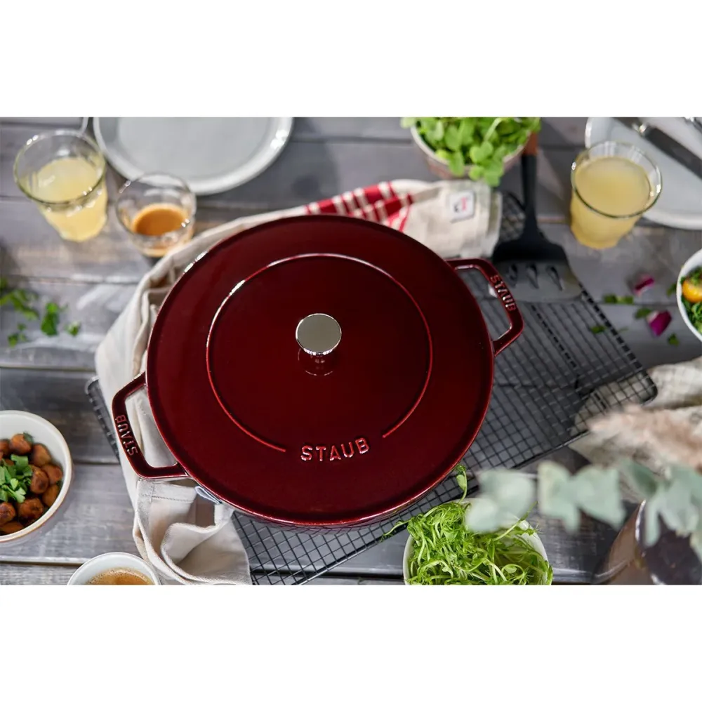 Sautepanne Chistera 24 cm / 2,4l, rund, Grenadine, støpejern - STAUB 🇫🇷