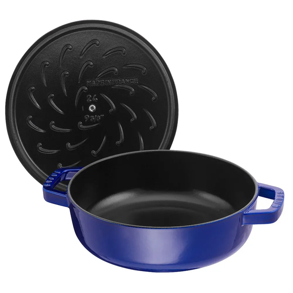 Sautepanne Chistera 24 cm / 2.4l, rund, Mørkeblå, støpejern - STAUB 🇫🇷