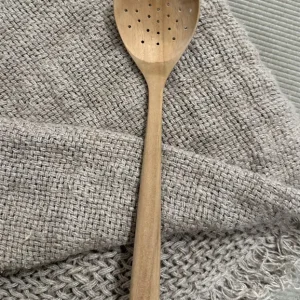 Spatula holes