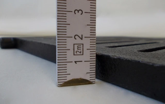 Ovn rist 19,5 x 22 cm (med nese) som en vaklende, skorsteinsrist